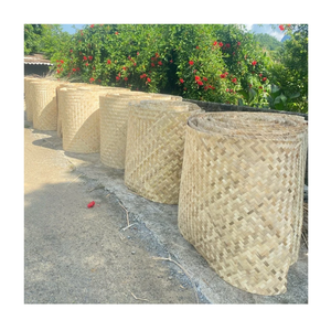 Revêtement en bambou tressé rustique, rouleau de tapis en bambou naturel pour la finition des murs de villas tropicales, la doublure de plafond et l'aménagement intérieur des gîtes. - Product Image 3