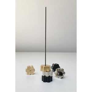 Pequeño Porta Incienso de Latón con Base Esférica Dorada y Negra, Difusor de Aromaterapia para Uso en Todas las Estaciones, Soporte para Fragancias para el Hogar - Product Image 3