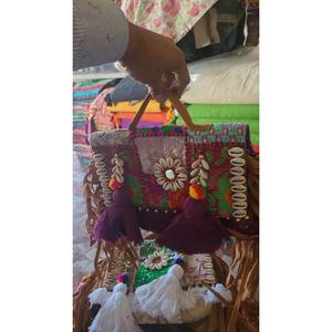 Bolsos ligeros de estilo tradicional, modernos, con diseño de bordado de algodón, para mujer, a precio económico. - Product Image 2