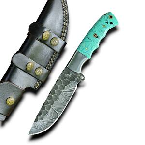 Couteau de chasse Skinner de luxe à lame fixe martelée en acier à motif Damas, gaine en cuir, pour le camping, OEM ODM acceptés, vente en gros - Product Image 1