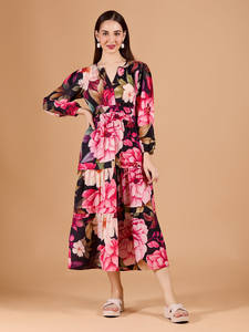 Vestido Ecológico con Estampado Floral Negro, Corte Evase, Cuello en V, Manga Tres Cuartos Tipo Campana, Largo Midi, Cintura Natural, Dobladillo Evase para Mujer - Product Image 4