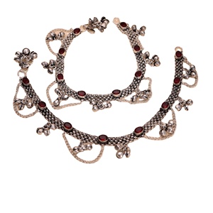 ARTS JEWELS Tobillera de Latón con Diseño Étnico de Amantes, Plateada Oxidada, con Cuentas Colgantes y Piedra Roja, Regalo para Mujeres de Rajasthan - Product Image 4