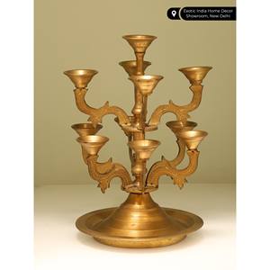 Portavelas de metal de latón de 10 pulgadas hecho a mano, artículo de decoración para el hogar para linternas y velas hechas en la India - Product Image 2