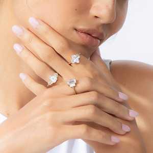 Bagues de fiançailles personnalisées en or massif 14K 18K avec diamants de laboratoire marquise 2,50 carats et trois pierres, alliances modernes demi-lune latérales, vente en gros - Product Image 6