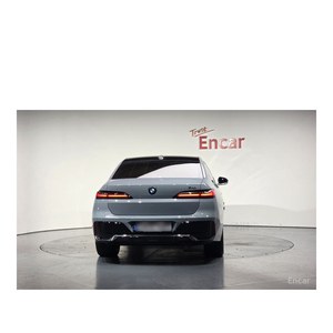 BMW Série 7 740i SDrive M Sport Modèle de septembre 2023 avec 19 326 km Boîte de vitesses automatique Volant à gauche - Product Image 3