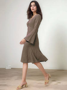 ชุดเดรสยาวปานกลางสำหรับผู้หญิง แขนยาว ผ้าเนื้อบางเบา สวมใส่สบาย พิมพ์ลายดอกไม้ เอวธรรมชาติ เป็นมิตรกับสิ่งแวดล้อม - Product Image 4