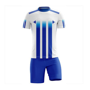 Fabricant sur mesure fournissant des uniformes de football unisexes par sublimation avec logo personnalisé pour le commerce international de vêtements en gros. - Product Image 5