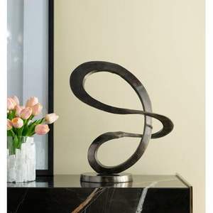 Elegantes objetos decorativos de metal, esculturas perfectas para decoración de mesas sofisticadas e interiores de diseño. - Product Image 5