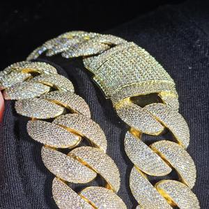 Collar de cadena cubana con diamantes de proveedor indio, piedras de alta claridad y estilo moderno disponible a un precio razonable. - Product Image 3