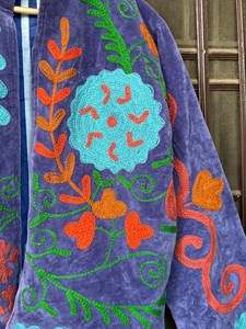 Veste vintage en velours violet brodée de fleurs Suzani avec motif fait main, style bohème, manches longues, vêtements d'extérieur pour femmes, automne-hiver - Product Image 5