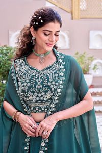 Ensemble élégant de lehenga choli en soie Rangoli - Broderie riche pour les occasions festives - Product Image 4