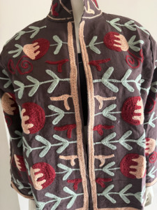 Veste à col mandarin brodée à la main avec motifs floraux, manches longues, pull en coton pour femme, automne, motifs rouges et beiges - Product Image 6