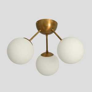 Lampe de plafond moderne en laiton avec trois abat-jour ronds en verre, décoration intérieure pour salon - Product Image 3