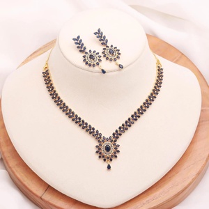 Conjunto de Collar con Gema de Zafiro Azul, Chapado en Oro de 22K, Estilo Colgante de Latón, Corte Marquesa Ovalado, Elegante Conjunto de Collar para Novia - Product Image 2
