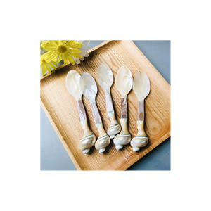 Cuillère en coquillage vietnamien faite à la main, cuillère à dessert en nacre, cadeau décoratif et vaisselle de table - Product Image 3