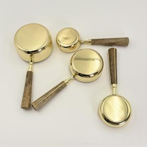 Juego de 4 Tazas y Cucharas Medidoras de Acero Inoxidable para Repostería, con Acabado Dorado PVD y Mango de Madera, para Uso Doméstico, Gran Venta - Product Image 5