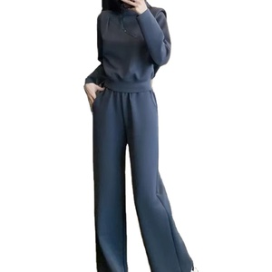 Conjunto Deportivo de Mujer, Corte Regular, 100% Algodón, Transpirable, con Sudadera con Capucha y Pantalones Deportivos, Diseño Acampanado de Alta Calidad con Patrón Liso para Invierno - Product Image 1