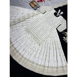 Robe longue en georgette pour femmes - Robe indienne traditionnelle avec broderie florale riche pour mariage - Product Image 4
