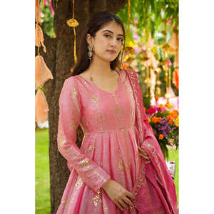 Ensemble haut-bas et dupatta pour femmes design avec broderie séquentielle - Product Image 2