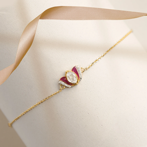 สร้อยข้อมือเพชรลายดอกลิลลี่โพลีกีสีทอง14K ของผู้หญิงที่มีลวดลายดอกไม้ที่สง่างามและเป็นแรงบันดาลใจของดอกลิลลี่ที่ละเอียดอ่อน - Product Image 1