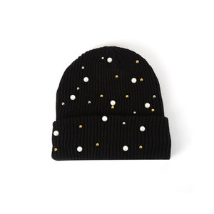 Gorro de punto unisex con diseño de puntos de diamantes de imitación en colores gris, amarillo, rosa y rojo para adultos, uso casual de invierno. - Product Image 4