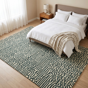 Alfombra de Lana Verde Bosque con Borde Geométrico en Capas Color Marfil, Antideslizante, Ecológica, Hecha a Mano, para Sala de Estar u Hotel - Product Image 3