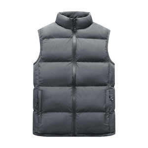 Gilet matelassé noir pour homme, col montant, fermeture éclair, coupe-vent, vêtement d'extérieur décontracté pour l'hiver avec poches - Product Image 3