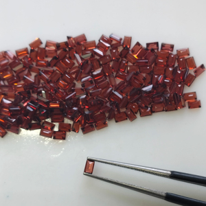 โกเมนสีแดงธรรมชาติ 3x2 มม. ทรงบาแกตต์ คุณภาพดีที่สุด พลอยเม็ดเดี่ยวสำหรับทำเครื่องประดับ - Product Image 4