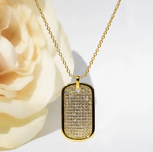 Collar con Colgante de Diamante Cultivado en Laboratorio con Pavé de Oro Amarillo - Product Image 3