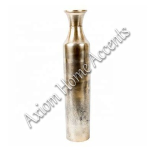 Axiom Home Accents Vase en métal en aluminium fabriqué à la main Glaçure transparente élégante moderne pour un décor de table élégant et unique - Product Image 6