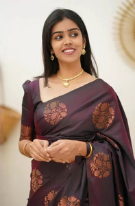 Sari de Seda Banarasi Elegante de Excelente Calidad con Pallu en Contraste, Ideal para Celebraciones Festivas y Culturales, Disponible a Precio de Mayoreo - Product Image 4