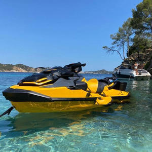 Jet ski avec grand compartiment de rangement pour équipement et effets personnels - Product Image 1