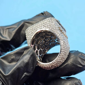 Anillo de cóctel de moissanita con letras de nombre personalizadas unisex, estilo hip hop moderno, engaste de garra de plata 925, certificado IGI - Product Image 5