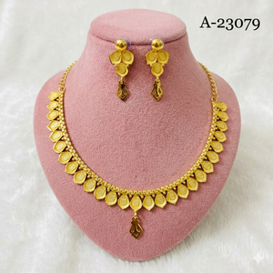 Parure Collier et Boucles d'Oreilles en Alliage de Zinc Plaqué Or à Maillons Floraux – Bijoux Tendance et Légers pour Femme, Idéal Cadeau de Fiançailles ou pour Soirée - Product Image 3