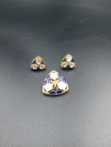 Collier Pendentif Géométrique Amaira Jewels en Argent Plaqué Or avec Zircon Cubique et Pierre Bleue pour Femme, Style Vintage Ethnique, Idéal pour les Fiançailles et les Occasions Spéciales - Product Image 6
