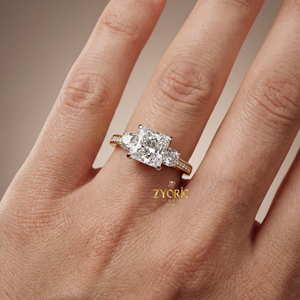 Anillo de Compromiso de Moissanita con Corte Cojín de 2.64ct, Anillo de Plata de Tres Piedras con Moissanita Redonda Lateral, Anillo Nupcial para Boda y Fiesta - Product Image 3