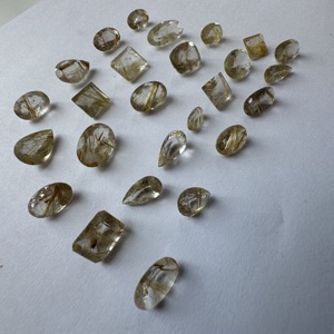 TFH Lot de 131 carats de rutile doré, 26 PIÈCES, cristaux de guérison, formes et tailles variées, tailles de lot de 10 mm à 10x20 mm - Product Image 3