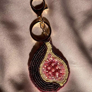 Llavero Artesanal Único con Cuentas, Inspirado en el Estilo Vintage, Adorno Decorativo para Bolso o Mochila, Llavero de Metal Hecho a Mano, Regalo - Product Image 2