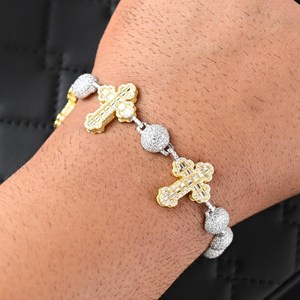 Pulsera Dvars Diamond de Dos Tonos con Cruz Chapada en Oro, Moissanita de Corte Brillante VVS Color D, Plata de Ley 925 Sólida con Engaste de Garra - Product Image 2