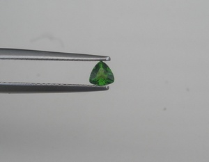 Diopsido Verde Cromado, Corte Trillón, Gema Natural Facetada Suelta de 4mm - Product Image 1
