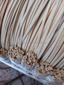Palillos de bambú de color natural para asar y cocinar - Product Image 3