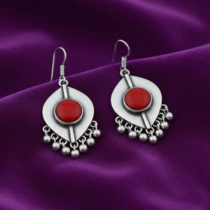 Boucles d'oreilles pendantes ethniques indiennes faites à la main en argent sterling 925 avec corail rouge de forme ronde pour femmes, pour mariage et fête - Product Image 2