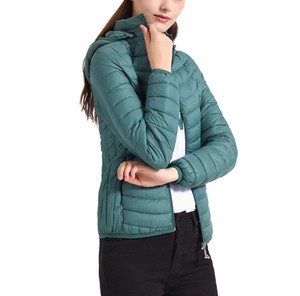 Veste matelassée à capuche pour femme de qualité supérieure OEM, imperméable, écologique, couleur unie, manches longues, fermeture éclair, chaude pour l'hiver - Product Image 2
