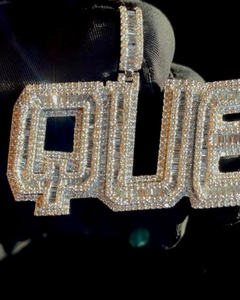 Colgante de Lujo Personalizado de Plata de Ley 925 con Moissanita, Diseño de Letra Helada Bicolor Estilo Hip Hop, con Número, Nombre, Inicial o Logotipo - Product Image 5