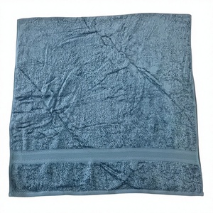 Toalla de Rizo Antimicrobiana para Uso Doméstico, 100% Algodón Orgánico, Color Sólido, para Adultos, de Karnataka, Rectangular - Product Image 1