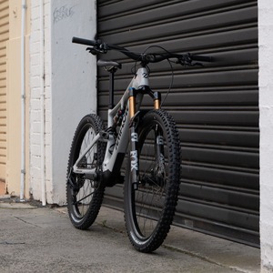 Precio de Fábrica para la Nueva Bicicleta Eléctrica de Montaña Amflow PX Carbon Pro 700Wh para Adultos con 2 Años de Garantía Disponible para Pedidos al por Mayor - Product Image 2