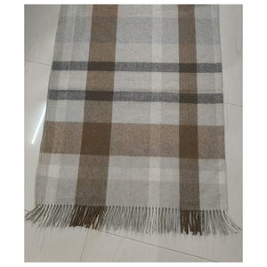 ผ้าห่มลายตารางสไตล์ร่วมสมัย อุ่นสบาย เหมาะสำหรับห้องนอน ผลิตจากวัสดุคุณภาพสูง นุ่มสบาย - Product Image 3