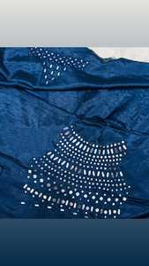 Elegante Top Corto de Satén Azul para Mujer, Cuello en V, Manga Tres Cuartos, Diseño Geométrico Calado, Adorno de Perlas, Blusa de Fiesta para Primavera/Verano - Product Image 2