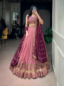 Lehenga Choli en soie rose avec broderie dorée pour mariage et occasions de fête, tenue de mariée traditionnelle indienne pour femmes - Product Image 1