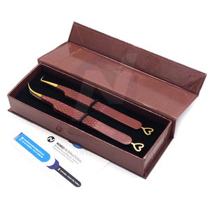 Nuevas Pinzas para Extensión de Pestañas, Color Marrón Dorado, con Forma de Corazón, Antideslizantes, Agarre Perfecto, Punta Suave, de Acero Inoxidable, en Caja - Product Image 1